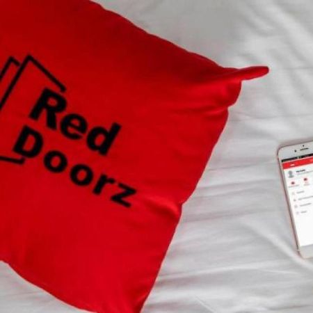 Reddoorz @ Wiyung 3 Hotel Surabaya Exterior photo