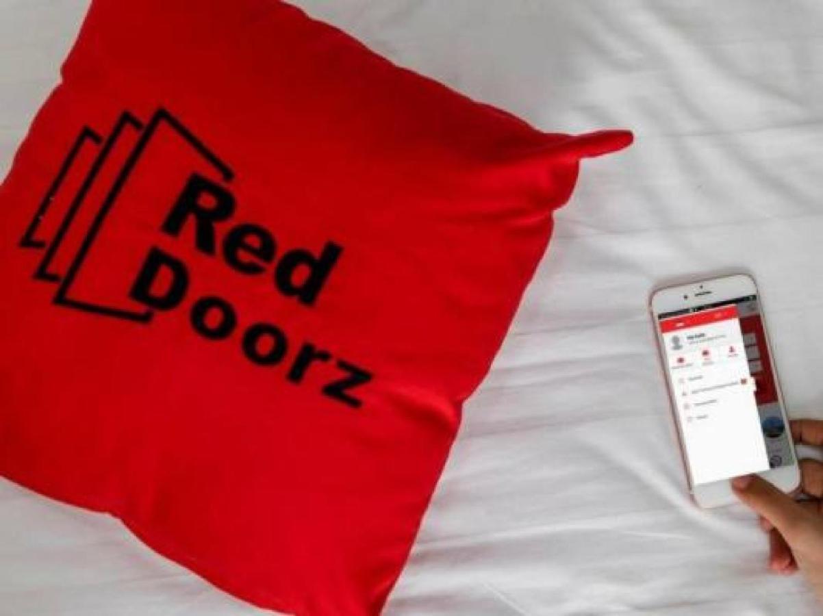Reddoorz @ Wiyung 3 Hotel Surabaya Exterior photo